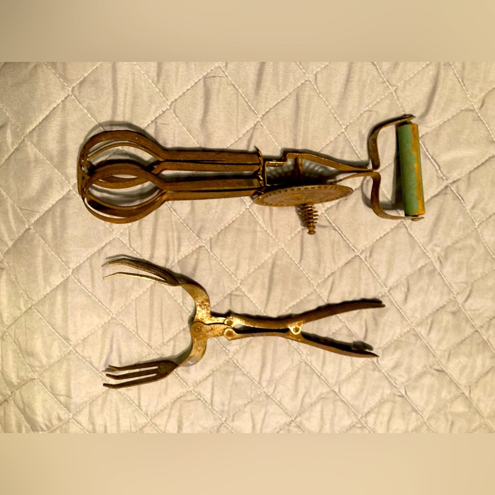 2 vintage cooking utensils
Includes both tools seen in pics